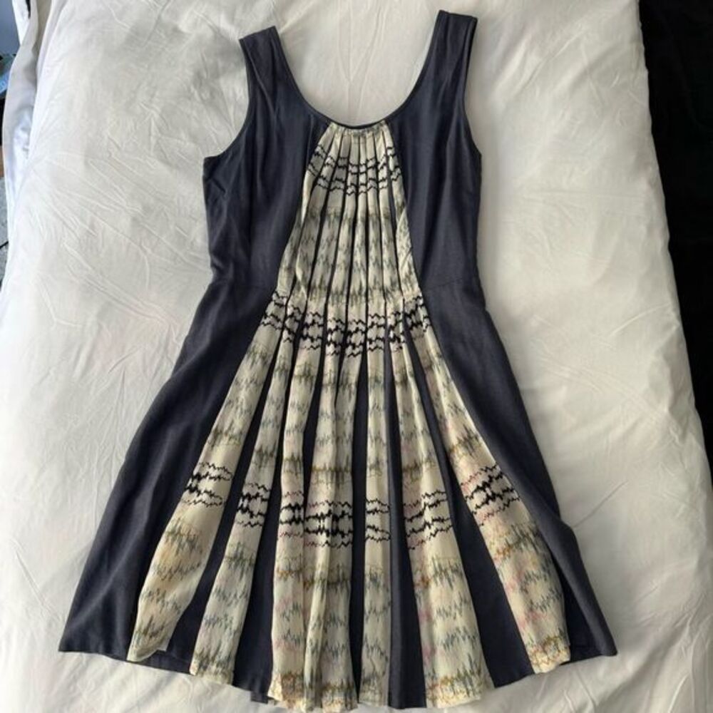 Lorick Fit & Flare Pleated Sleeveless Dress, size 6